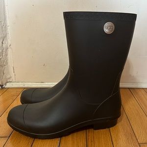 UGG Sienna women’s rain boot Black matte size 9